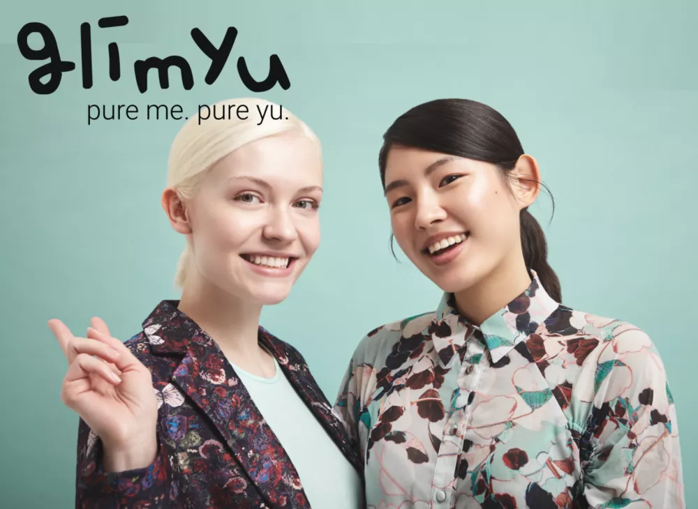 K-Beauty with glimyu Two models and the black inscription “glimyu” with the subtitle “pure me. pure yu.”